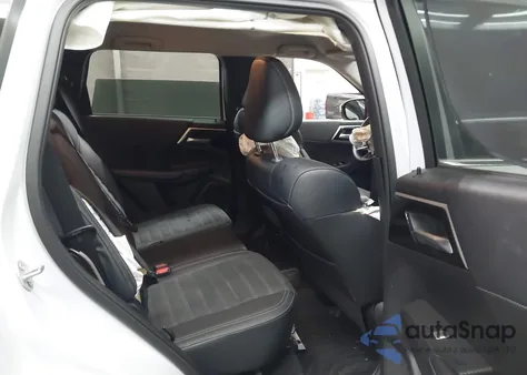 2024 Mitsubishi Outlander Se 2.5 2Wd из США, поврежденный, VIN JA4J3VA8XRZ053286